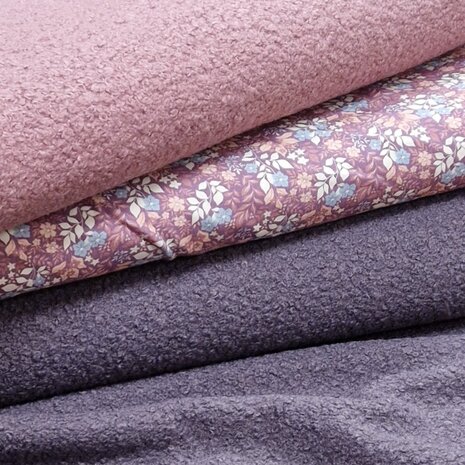 boucle teddy met mauve bloemen t ricot kickenstoffen