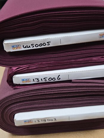 stretch satijn kardinaal roze - scuba suedine mauve - stretch gabardine bordeaux
