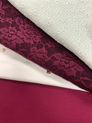 bordeaux mooie stapeltjes stof kickenstoffen