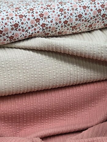 bloemetjes tricot met ruffel tricot natural en claypink