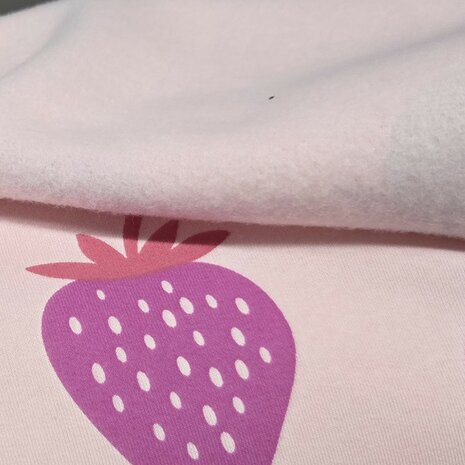 dikke joggingstof met aardbeien Poppyfabrics 07184.047