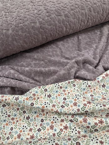 mauve animal skin badstof tricot met bloementjes tricot van Jursie