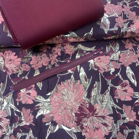 jacquard flowers met bordeaux boordstof en rits