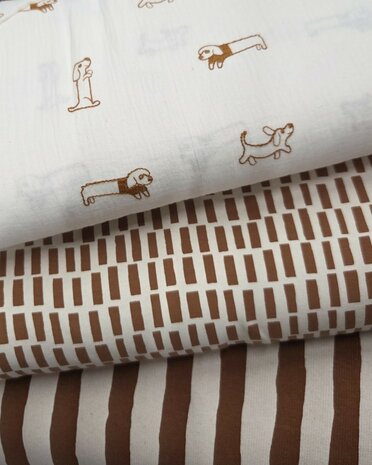 biologische streepjes en hydrofiel bruin-camel kickenstoffen