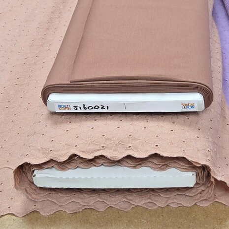 schulprand broderie katoen roze-terra met bijpassend uni tricot