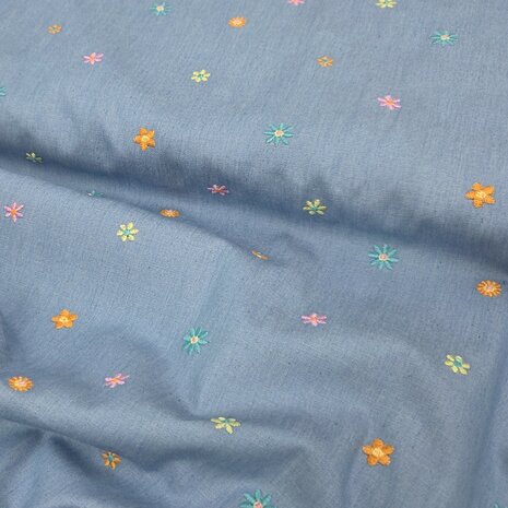 denim geborduurde bloemetjes