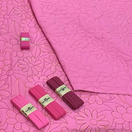 gestepte stof met bijpassende biasbandjes