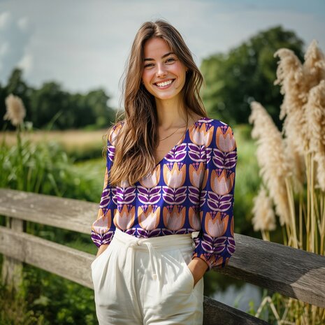 voorbeeld dames blouse met Ai lenzing ecovero flowers Poppyfabrics 07384.008 - bij kickenstoffen