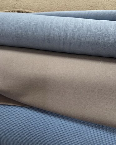 beige en blauwe stoffen kickenstoffen