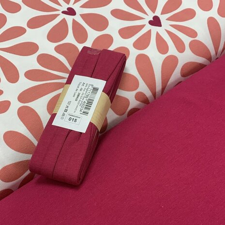 hartjes  bloemen tricot 1161357 met  uni tricot 5160040 en bias 015