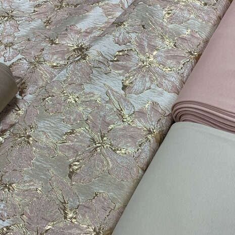 jacquard geweven stof met boordstof nude - kiezel en een klein hoekje van de beige taupe