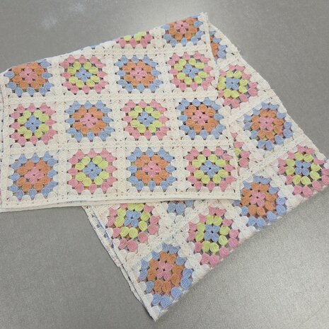Crochette Sorbetto &ndash; gehaakte stof met pastelkleuren (coupon 30 cm)