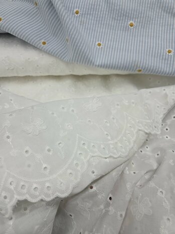 madeliefjes seersucker met luxe broderie met schulprand vlinders