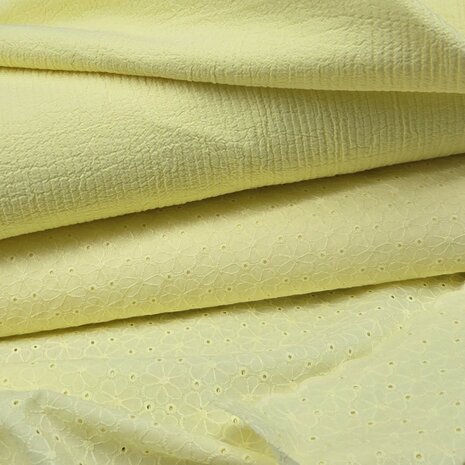 broderie met schulprand en bijpassende zachte seersucker katoen fris geel - kickenstoffen