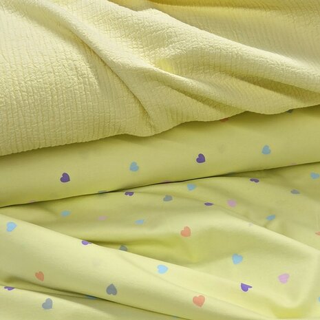 tricot hartjes en bijpassende zachte seersucker katoen fris geel - kickenstoffen
