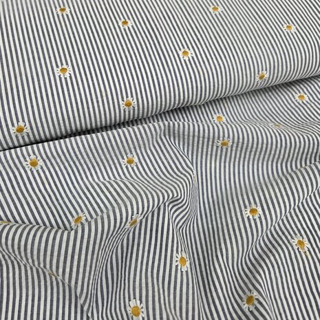 seersucker katoen donker blauw streepjes met geborduurde madeliefjes