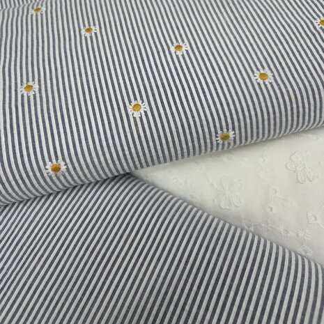 seersucker ruitjes streepjes en bloemetjes blauw kickenstoffen