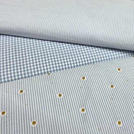 seersucker ruitjes streepjes en bloemetjes licht blauw kickenstoffen