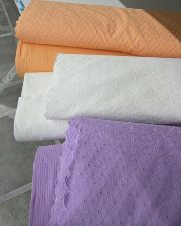 seersucker uni met broderie matching