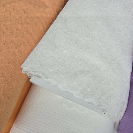 seersucker uni met broderie off white matching