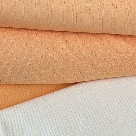 ajour soft oranje met broderie en seersucker bijpassend en witte seersucker