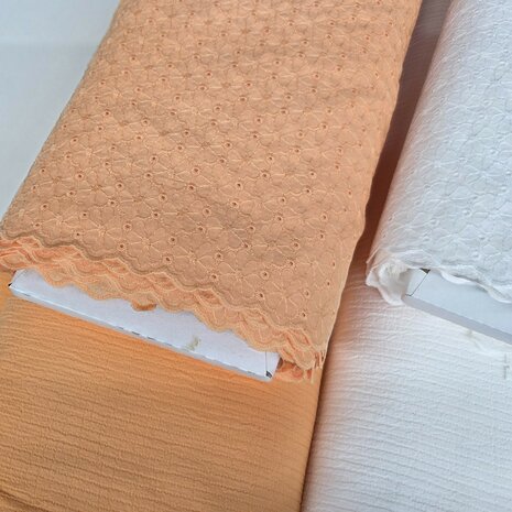 ajour soft oranje met broderie en seersucker bijpassend kickenstoffen