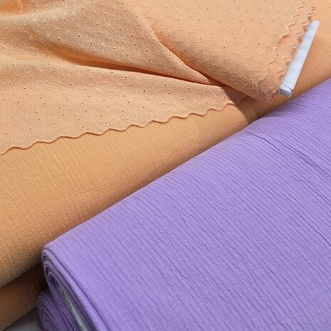 seersucker lila en oranje met broderie schulprand - kickenstoffen