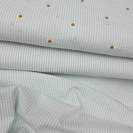 seeersucker mint groen bloem en streepjes