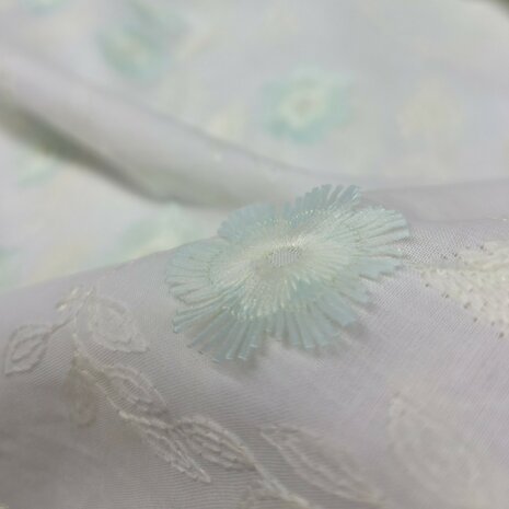 luxe broderie katoen bloemetje mintgroen - kickenstoffen