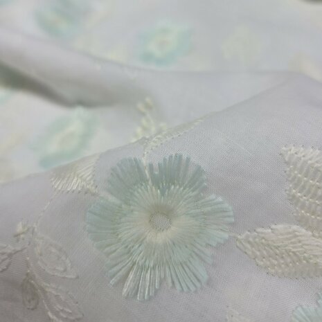 luxe broderie katoen bloemetje mintgroen - kickenstoffen