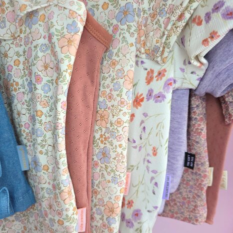 close up shirtje wardrobe capsule gemaakt door mbym.sewing - stoffen kickenstoffen (2)