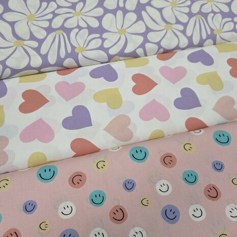 katoen met gekleurde smileys en harten en lila met bloemen - Jursie - KicKenStoffen