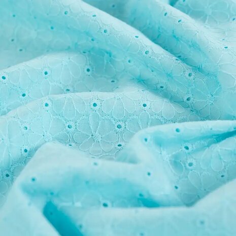 broderie met schulprand fris blauw - kickenstoffen k48023-931