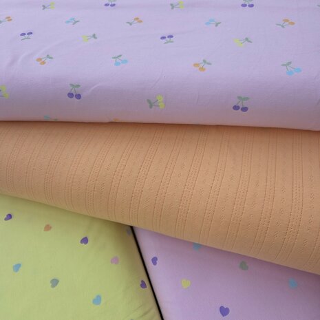 gekleurde tricots met oranje pointelle strepen kickenstoffen