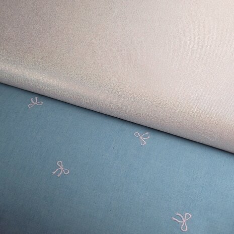 strikjes geborduurde denim met glans denim roze