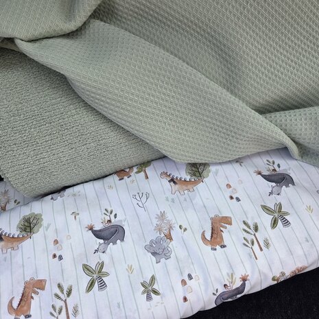 Swessie stoffen kickenstoffen (dinostof met wafelbadstof) (1)