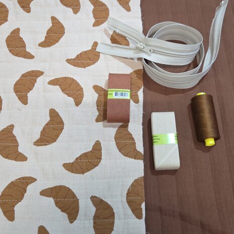 gestepte dubbelzijdige kinderstof met bijpassende fournituren Swessie - KicKenStoffen