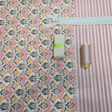 gestepte dubbelzijdige kinderstof met bijpassende fournituren Swessie - KicKenStoffen