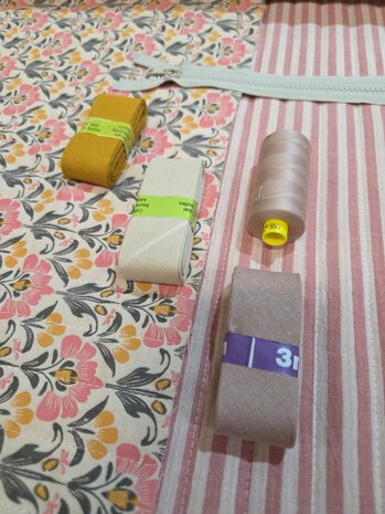 gestepte dubbelzijdige kinderstof met bijpassende fournituren Swessie - KicKenStoffen