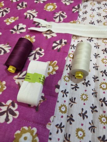 gestepte dubbelzijdige kinderstof met bijpassende fournituren Swessie - KicKenStoffen