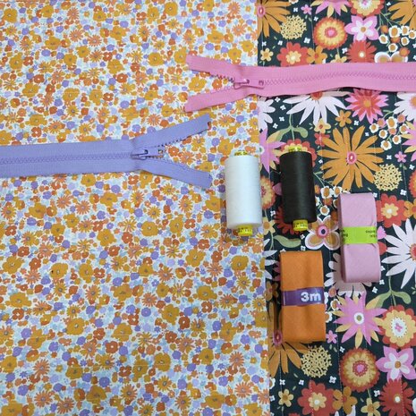 gestepte dubbelzijdige kinderstof met bijpassende fournituren Swessie - KicKenStoffen