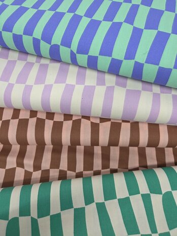 Jennifer Bouron &nbsp;checks - kickenstoffen