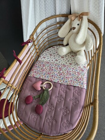 wieg voorbeeld met kersen deken KicKenStoffen