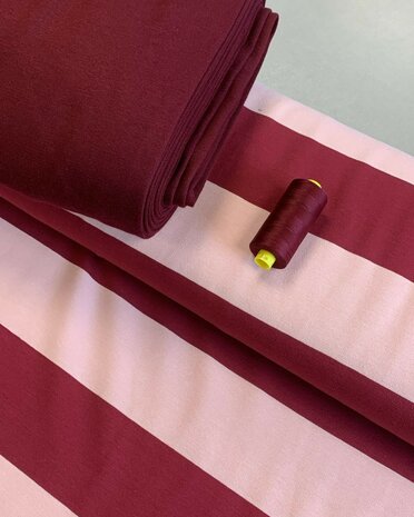 strepen french terry Qjutie  met bordeaux gutermann garen en bordeaux d. boordstof - kickenstoffen