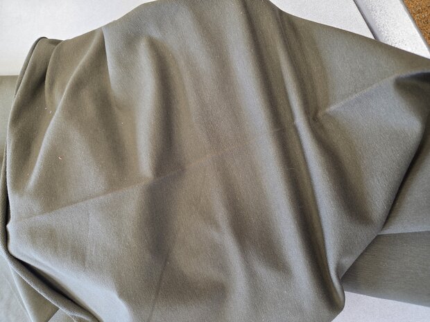 stofvouw iets verkleurd, zie midden foto, lastig te zien