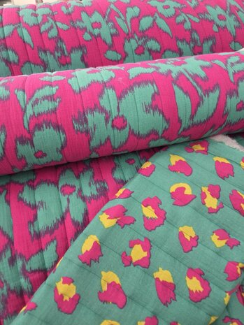 gestepte stof hydrofiel met vulling - panter bloem roze groen - kickenstoffen