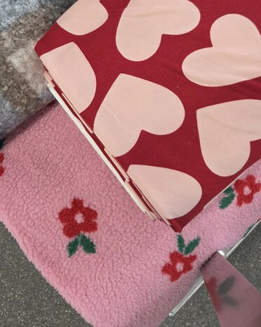 grote harten soft sweat met teddy bloemen uit Poppy27