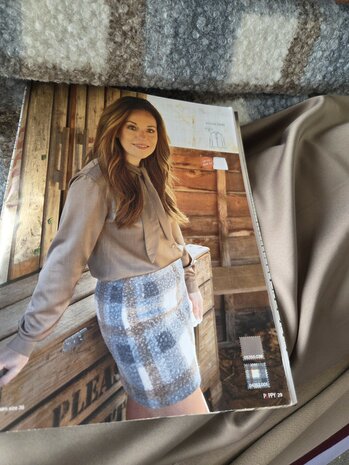 micro satijn taupe met boucle teddy uit poppy 27