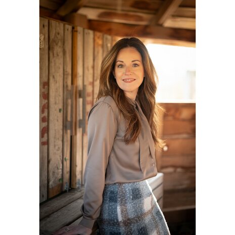 taupe_royal micro satin uit poppy 27 blouse esmee