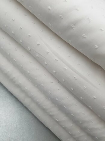 cotton voile off white nopje op stapel